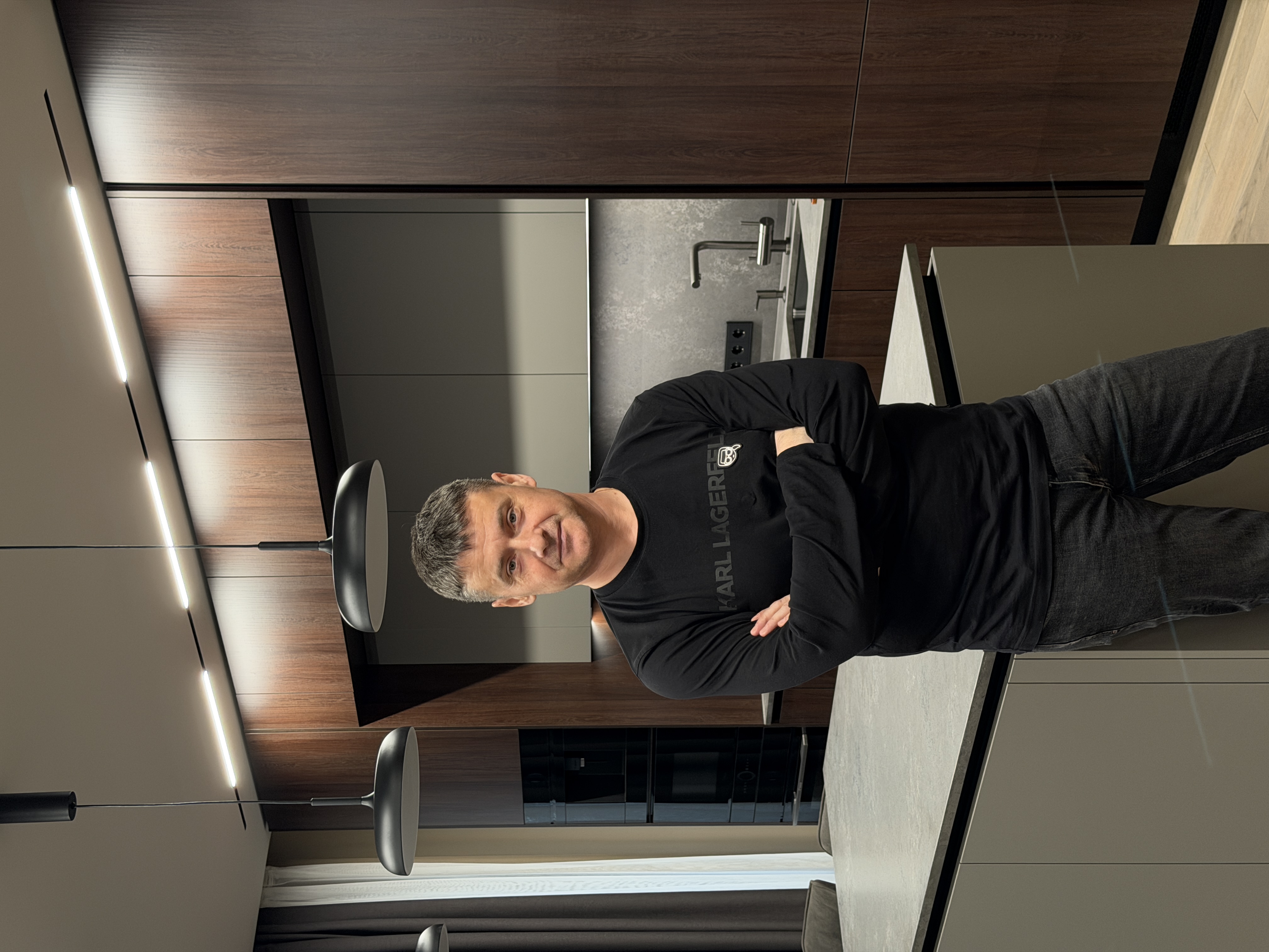 Световые линии. LED-профили рисуют архитектуру пространства